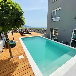 Appartement Cozy Seaside With Pool & Terrace, Split