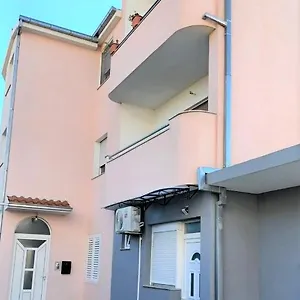 Appartement Neva With Free Private Parking Space, Split